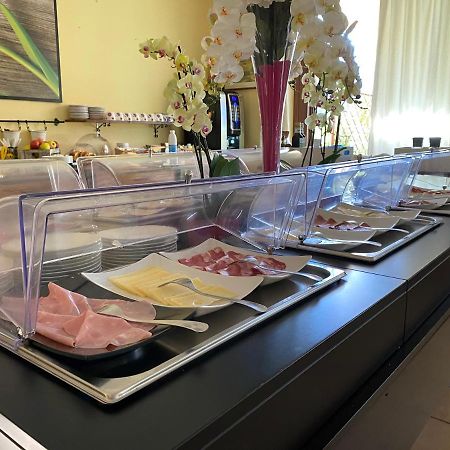 Casa Albergo Sorriso (Adults Only) Limone sul Garda Exterior photo