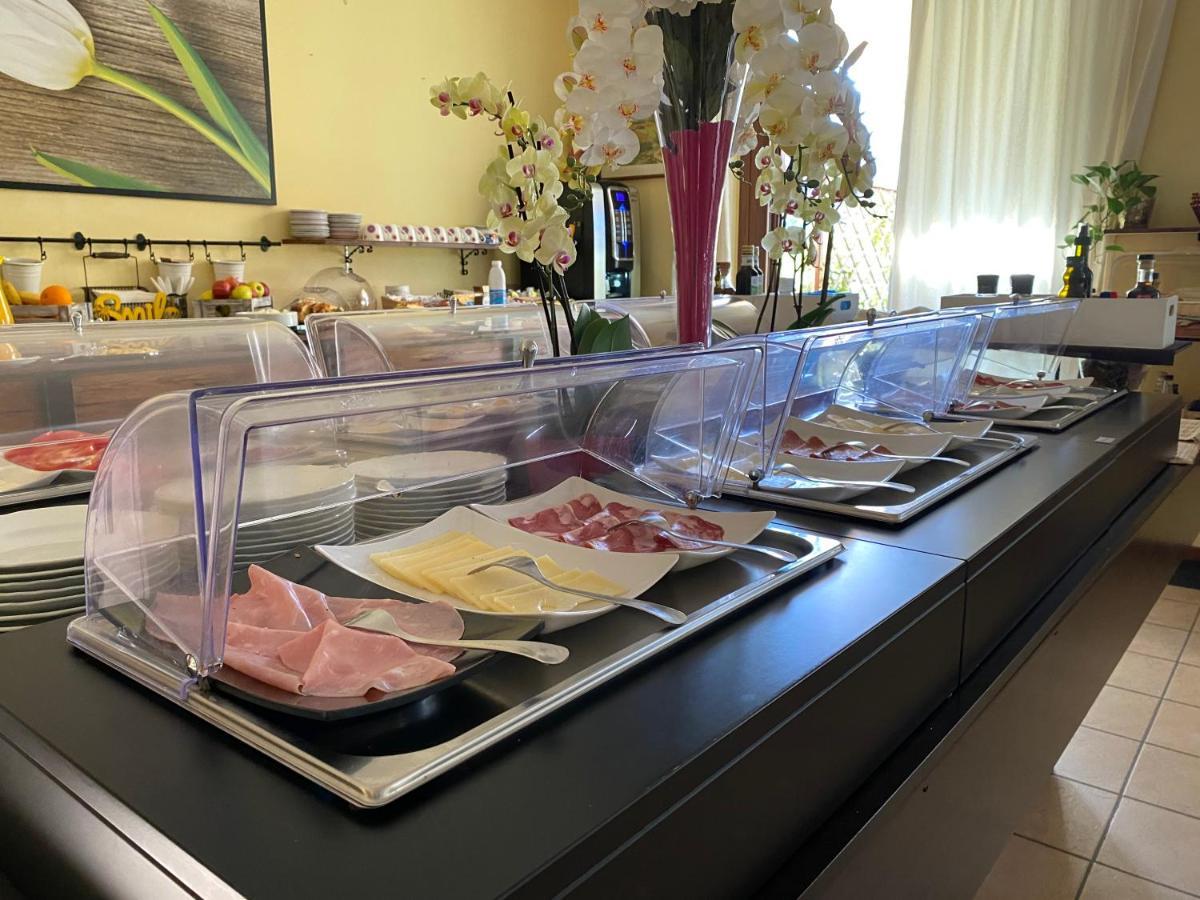 Casa Albergo Sorriso (Adults Only) Limone sul Garda Exterior photo